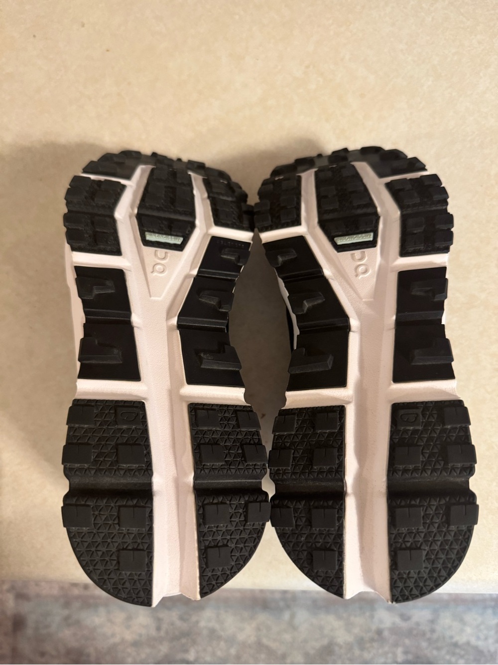 On Men's Black/White Trail Running Shoe - Picture 6 of 9